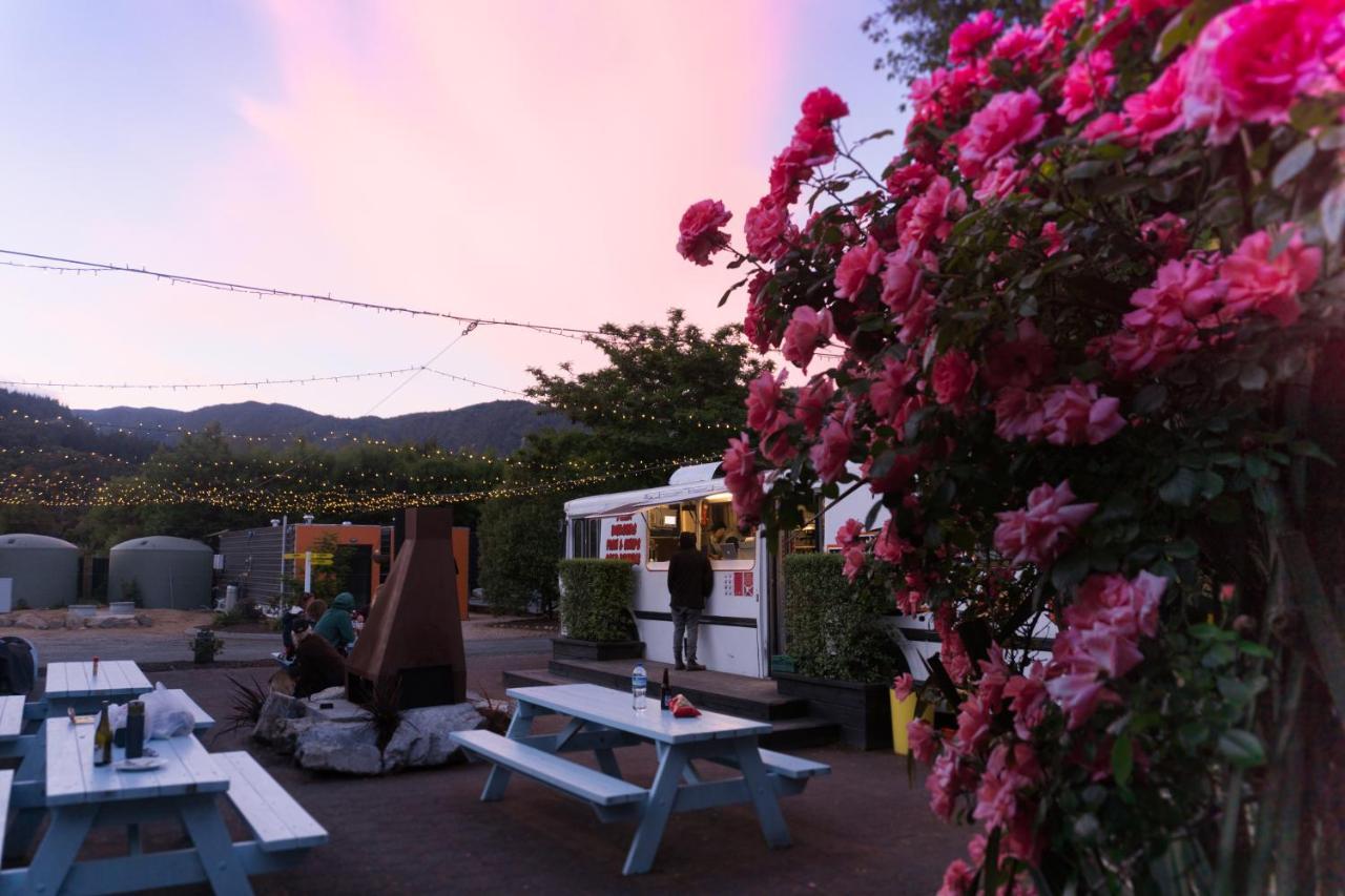 Adventure Inn Marahau Eksteriør billede